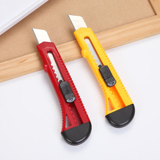 齐心B2805简易美工刀18mm大号 商品图2