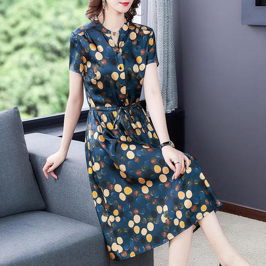 AHM-gd0977圆点印花收腰中长款时尚大码连衣裙 商品图1