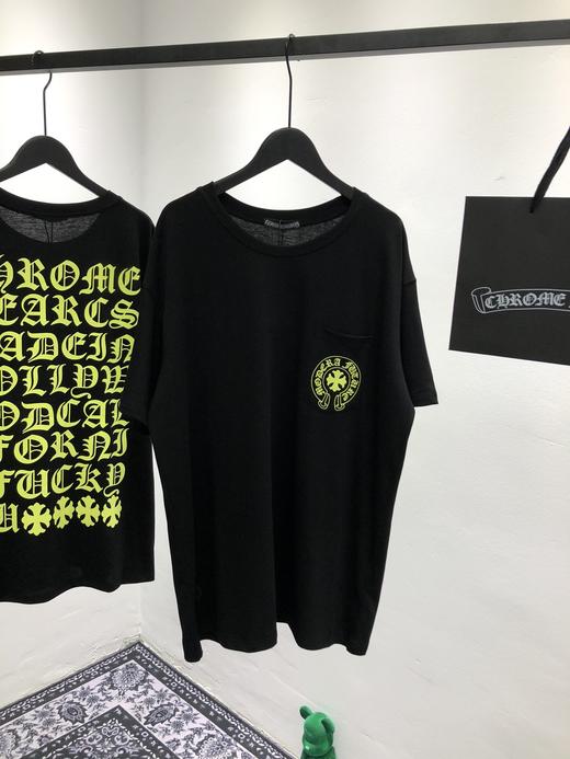 点此购买 克罗心荧光哥特字母印花短袖t恤 莲152774 商品图1