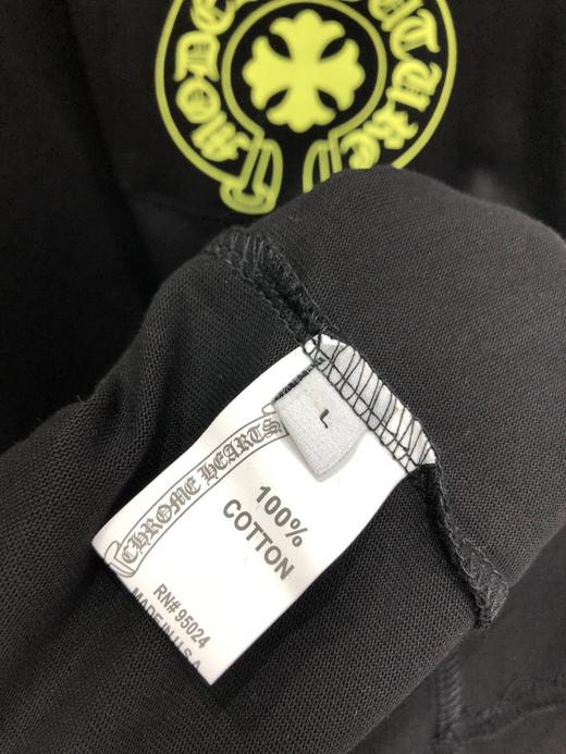 点此购买 克罗心荧光哥特字母印花短袖t恤 莲152774 商品图14