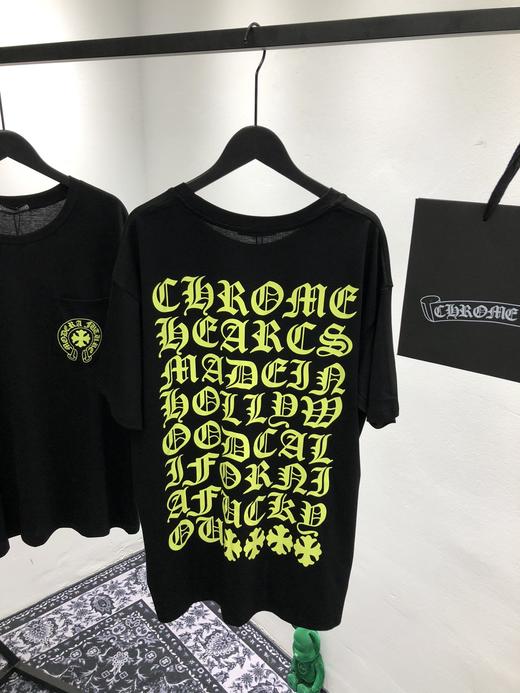 点此购买 克罗心荧光哥特字母印花短袖t恤 莲152774 商品图11