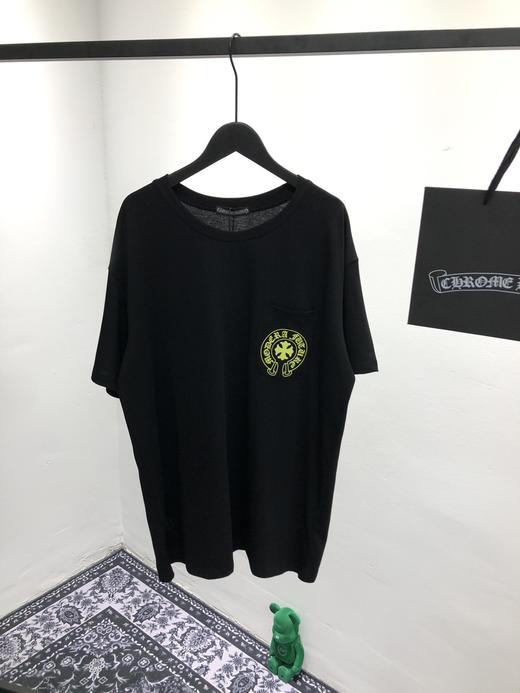 点此购买 克罗心荧光哥特字母印花短袖t恤 莲152774 商品图10