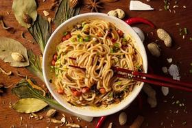  嗦一口就上瘾！Q弹爽滑，鲜辣咸香，料多粉足吃到撑！拯救你的没胃口~ 