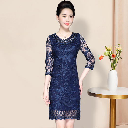 LC-2059品牌网纱刺绣高贵优雅修身七分袖中老年妈妈装 商品图0