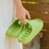 鞋子偏小一码，对照尺码表购买！【比一般拖鞋更舒适】升级加厚“踩屎感”漏水速干拖鞋，4.5cm厚鞋底更柔软舒适，回弹力强，拒绝吱吱响，加深凹槽更防滑，足尖上翘保护设计，时尚流行室内室外一双搞定！ 商品缩略图2