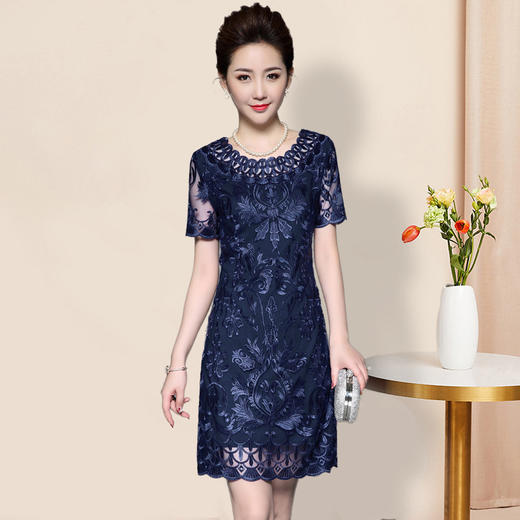 LC-2059品牌网纱刺绣高贵优雅修身七分袖中老年妈妈装 商品图3