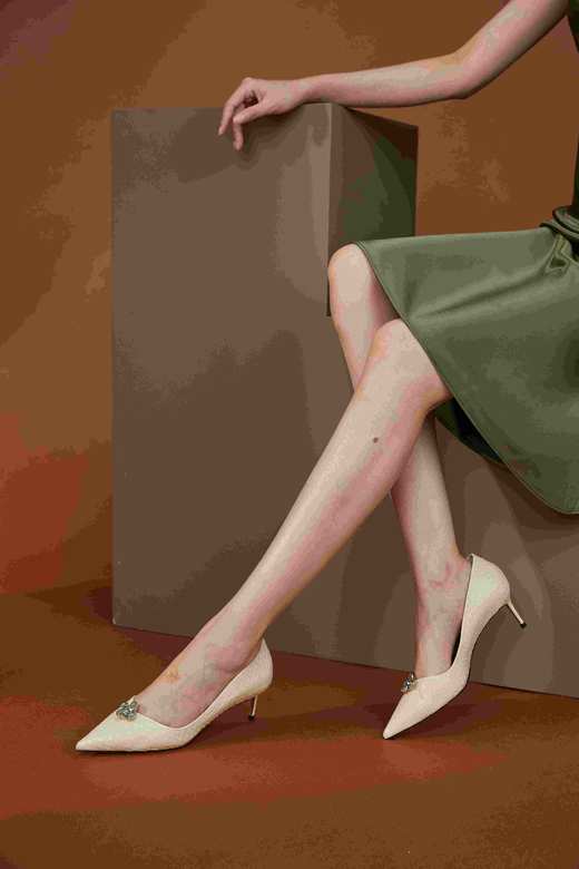 Westory新款中跟尖头时尚钻饰优雅W20CE70101 商品图1