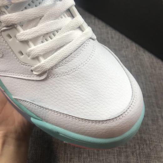 Air Jordan 5 “Light Aqua”aj5冰蓝白糖🍬鞋身采用柔软的白色荔枝皮打造，中底湖水绿衬托。鞋舌与中底细节辅以亮眼橙色点缀，活泼又俏皮！整体表现不仅质感上乘，清新脱俗的视觉表现 商品图2