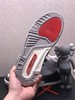 aj3 Air Jordan 3鞋款采用灰白的配色并将 KAWS 的形象融入到 Air Jordan 3 中，整体设计以 KAWS 经典的 Companion 形象为出发点 商品缩略图1