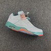 Air Jordan 5 “Light Aqua”aj5冰蓝白糖🍬鞋身采用柔软的白色荔枝皮打造，中底湖水绿衬托。鞋舌与中底细节辅以亮眼橙色点缀，活泼又俏皮！整体表现不仅质感上乘，清新脱俗的视觉表现 商品缩略图1
