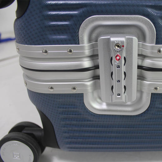 2020瑞士军刀新款商务旅行箱抗摔耐磨登机箱包角设计A-9068 商品图8