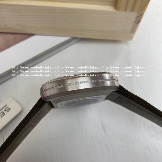现货SEVENFRIDAY 七个星期五手表机械男表T2/01  改革后的新款比旧款更薄大小45.6x45.0mm 更符合国人手型 316L精钢拉砂表壳 线条质感明显 30米防水 机芯方面搭载日本镂空全 商品图14