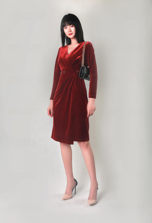 V领腰部钉珠中长袖连衣裙 商品图1