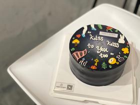 涂鸦手绘风奶油蛋糕