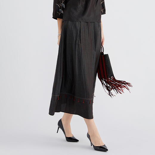 TANGY Collection/天意2020秋季新品精美中国钮流苏莨绸女士半裙 商品图1