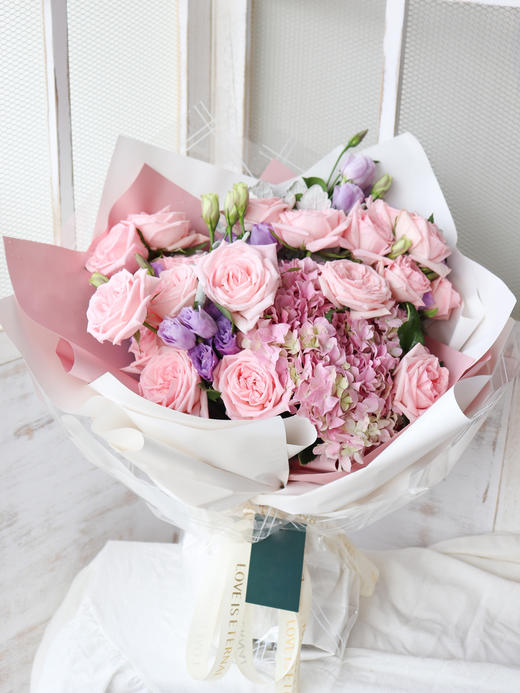 (南宁店)粉色系荔枝玫瑰绣球花束 商品图0