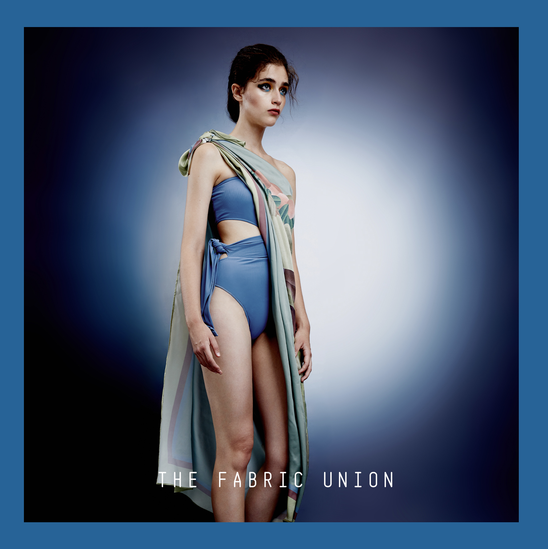 THE FABRIC UNION「高贵的野蛮人」系列服装 套装：度假裹胸连体泳⾐+印花披肩沙滩⼱ 现货