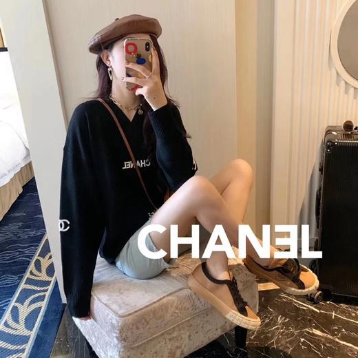 chanel/香奈儿V领两色针织衫！！一件针织衫让你整个搭配质感upup起来! 商品图0