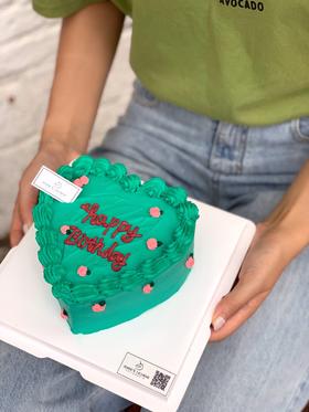 心形复古裱花生日奶油蛋糕