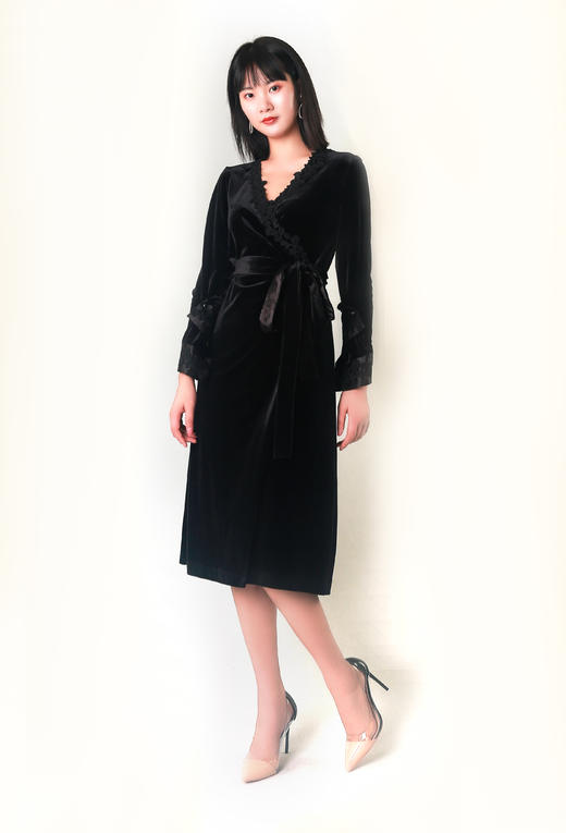 贴花装饰领斜抄连衣裙 商品图1