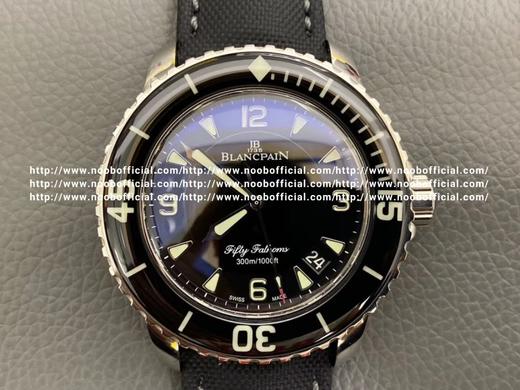 N厂宝铂五十噚 据说是所有潜水表的鼻祖。 说到潜水表大家的第一反应可能想到的是水鬼，其实不然，早在1952年宝珀就推出 商品图0