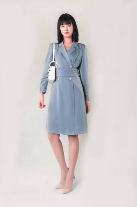 腰部造型可拆西服领连衣裙