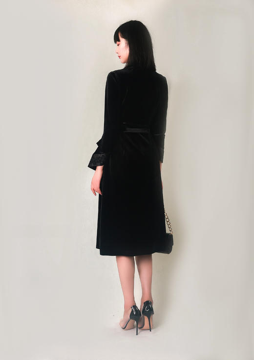 贴花装饰领斜抄连衣裙 商品图4