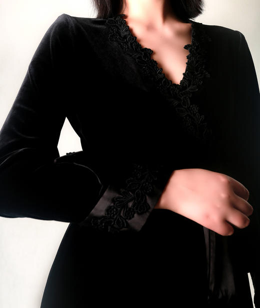 贴花装饰领斜抄连衣裙 商品图3