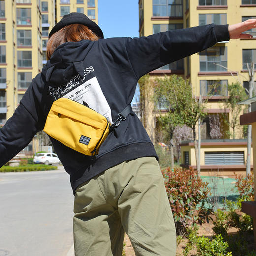 杉木山装 男女款 超轻挎包胸包 日系潮包 休闲逛街包 B0404 商品图3