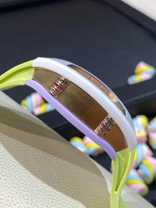 理查德·米勒 RichardMille 珐琅棉花糖 
最新爆款 bon bon系列最稀有的作品！克服传统工艺打破模式！ 商品图3