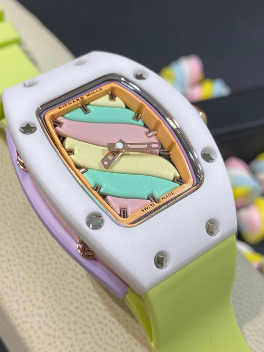 理查德·米勒 RichardMille 珐琅棉花糖 
最新爆款 bon bon系列最稀有的作品！克服传统工艺打破模式！ 商品图2