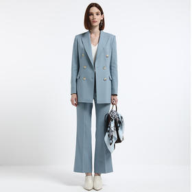 告别传统深色套装色彩，不一样的通勤风！