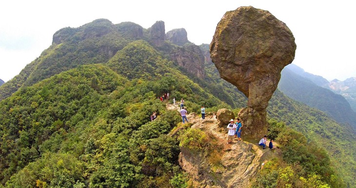 徒步富春江畔的马岭古道,探寻神奇的美女峰,相约《富春山居图》意境地