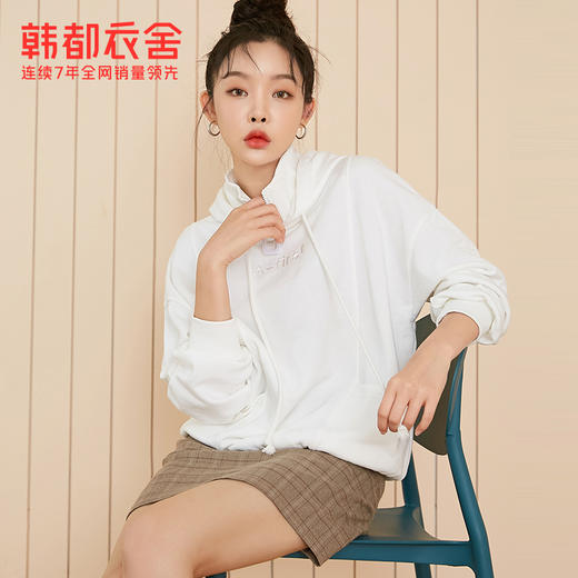 韩都衣舍2020秋装新款防护高领字母刺绣连帽卫衣上衣女TK00840婏 商品图1