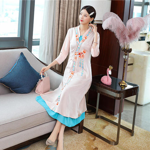 FLZD-20152新款复古V领改良刺绣旗袍连衣裙 商品图0