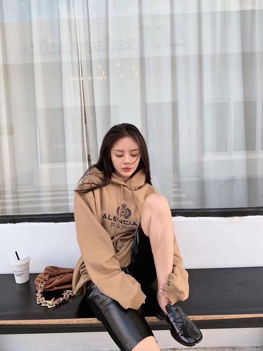 点此购买 巴黎世家男女卡其色麦穗皇冠连帽卫衣 曾154641 商品图6