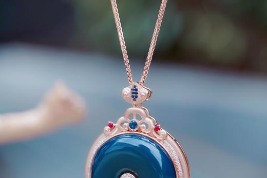 称心如意·多米尼加蓝珀18K喷砂玫瑰金平安扣吊坠 商品图2