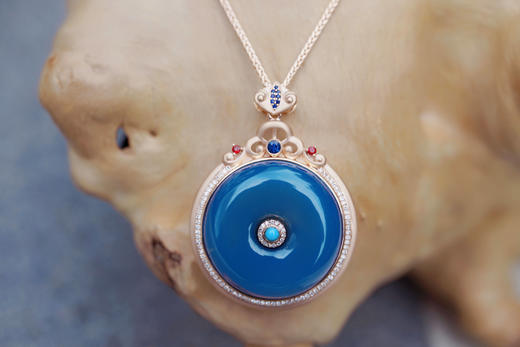 称心如意·多米尼加蓝珀18K喷砂玫瑰金平安扣吊坠 商品图3