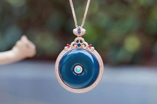 称心如意·多米尼加蓝珀18K喷砂玫瑰金平安扣吊坠 商品图1