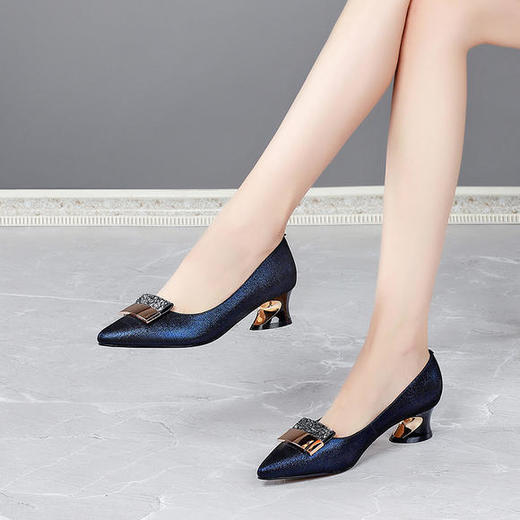 OLD-6613新款时尚气质百搭真皮尖头水钻浅口粗高跟鞋 商品图0