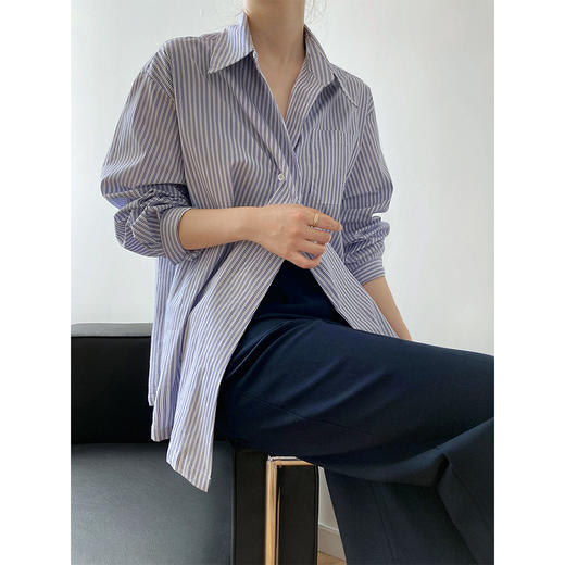 【一粒扣设计款】法风蓝白条纹衫 极简时尚感 不挑身材 领口微微敞开带点小性感 商品图1