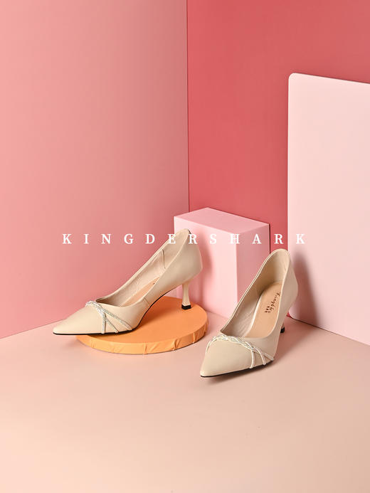 经典鲨2020秋季新品时尚精致KW1170317231浅口女单鞋 商品图4