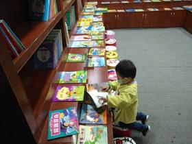 两岁三个月的禾禾和妈妈的绘本互动～