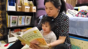 小米粒和麻麻一起看绘本