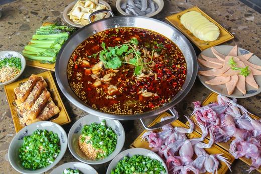 【小称盘·肥肠爱上鱼】88元2-3人/158元4-6人套餐 商品图0