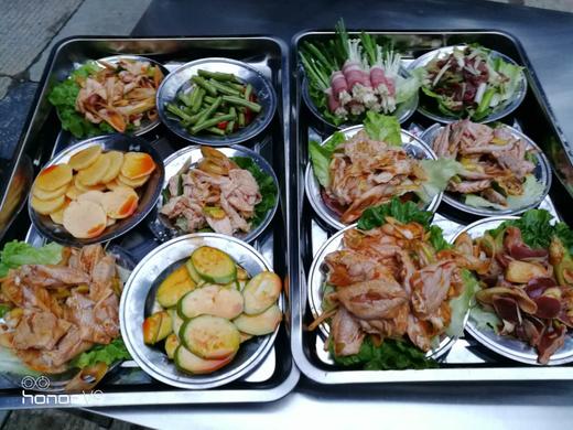 万峰林·松林烧烤园 |周末聚餐，烧烤套餐、布依八大碗； 商品图1