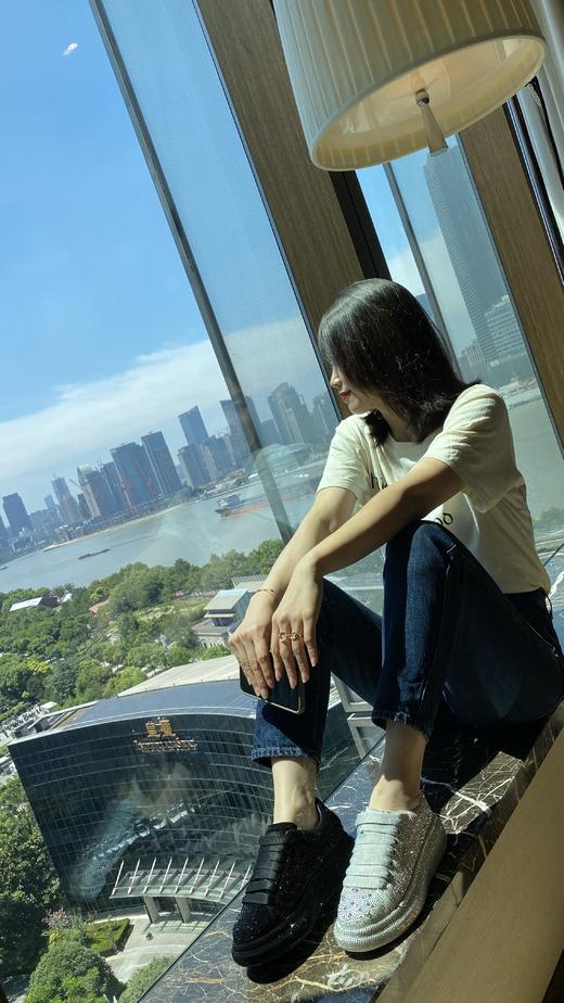 ［预售］Westory限量预售新款优雅休闲镶钻闪闪发光炸街款运动平底鞋W20CM70701 商品图5