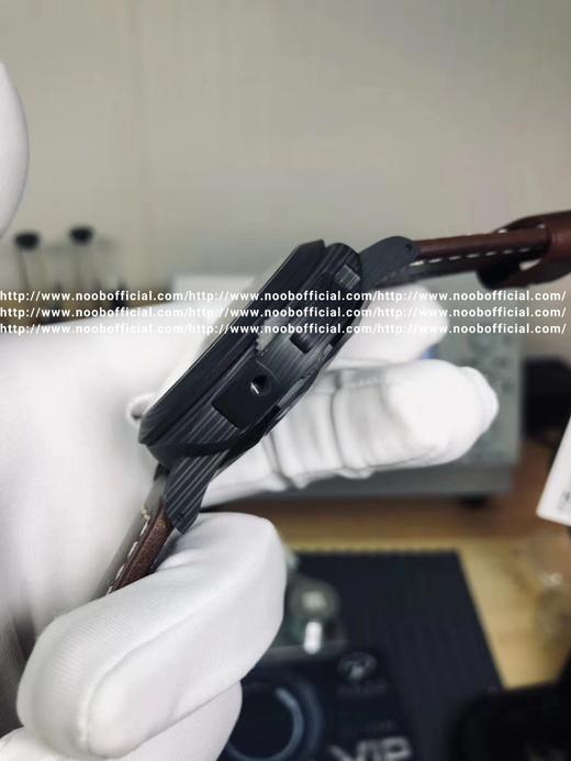 VS。PAM661 有情怀又有灵魂。全新“碳纤维”7层碳纤维薄片➕高科技聚合物PEEK高压压缩表壳，天生带着军表血统，让人过目不忘！ 商品图2