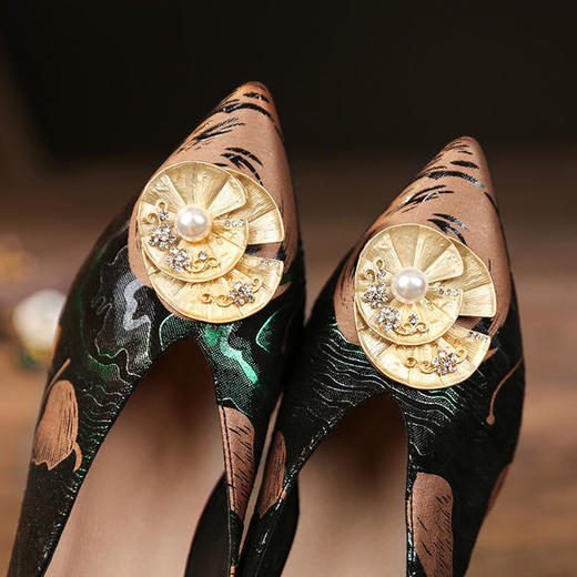 XY-D58-7新款民族风印花尖头粗跟金色花朵真皮大码单鞋 商品图3