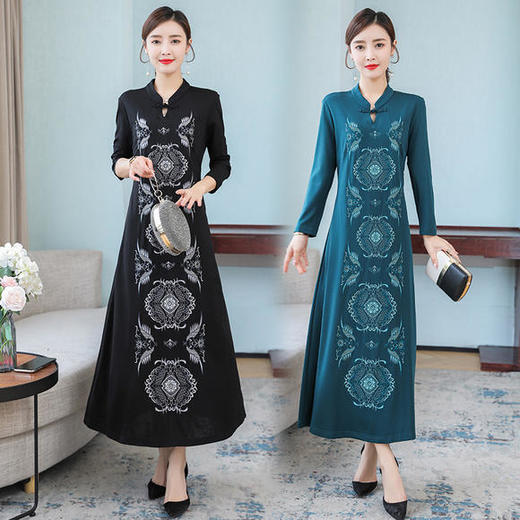 DJ-FS8069秋季新款中式立领盘扣刺绣连衣裙 商品图0